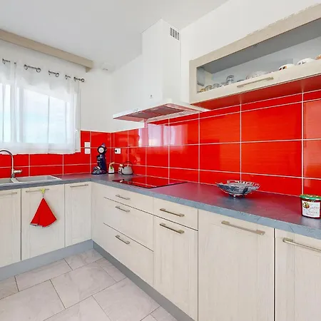 Nice In With Kitchen Hébergement de vacances *