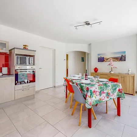 Nice In With Kitchen