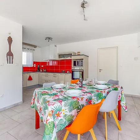 Nice In With Kitchen *